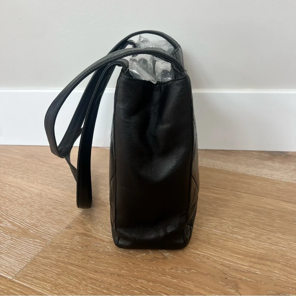 Vintage Chanel Black Lambskin Quilted Shoulder Bag Gold Hardware Authentic - Picture 11 of 12